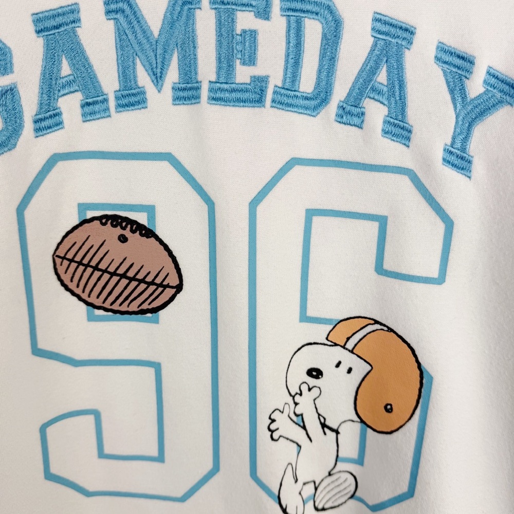Peanuts Snoopy Gameday 96 Football White Pullover Sweatshirt Size Medium - Picture 4 of 8